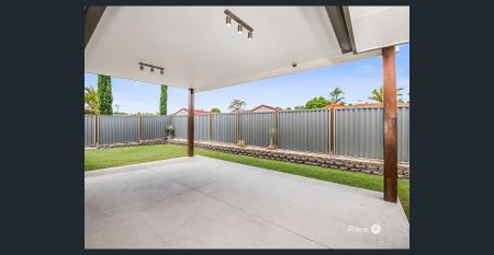 Stylish Family Comfort with Alfresco Appeal - Photo 2