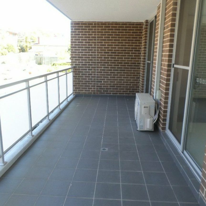 MODERN 2 BEDROOM UNIT - Photo 1