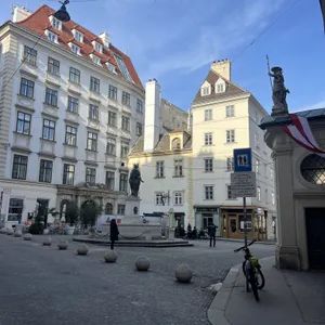 Möblierter Altbaujuwel im Herzen des 1.Bezirkes, charmante 3 Zimmer 80 m² Wohnung, nahe dem idyllischen Franziskaner Platz ! - Foto 3