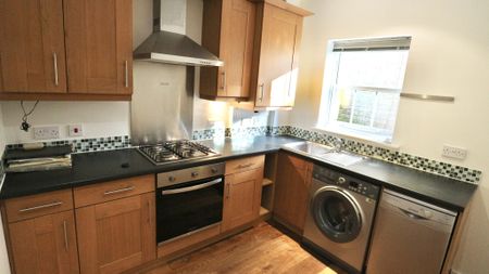 Three Bedroom Terraced House for Rent in Chelmsford - Photo 5