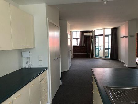 Character 3 Bedroom apartment - Photo 2