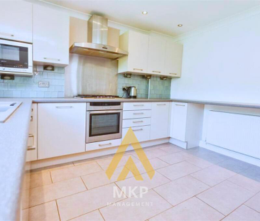 5 bedroom end of terrace house to rent - Photo 2