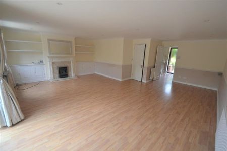 4 bedroom semi-detached house to rent - Photo 2