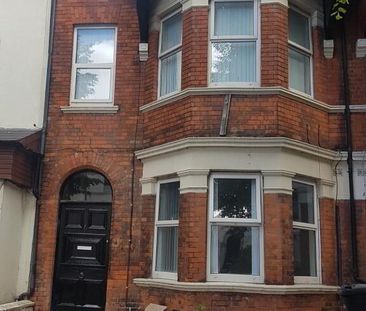 Room 3, 85 Wellington Park, Belfast, BT9 6DP - Photo 4