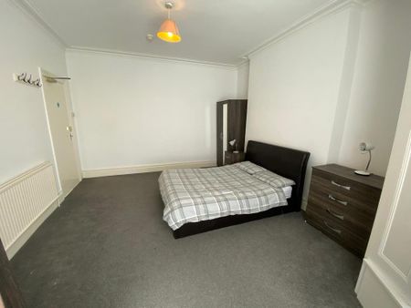 1 bedroom in a house share to rent - Photo 3