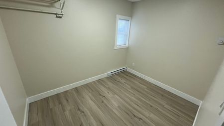 2 Bedroom in Downtown Cloverdale - Photo 5