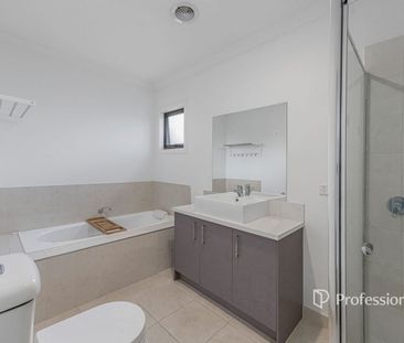 Modern 3-Bedroom in Great Location - Photo 5