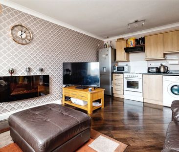 2 Bedroom Flat - Photo 2