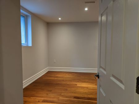 For Lease - 107 Murray Drive Unit# Lower, Aurora, Ontario - Photo 2