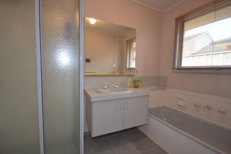 19 Summerhill Park Drive, Mooroolbark - Photo 3