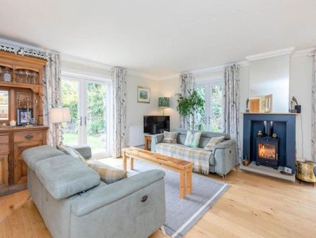 3 bedroom detached house to rent - Photo 3