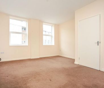 3 bedroom flat to rent - Photo 3