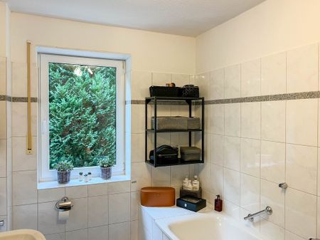 Wohlfühlgarantie auf Homberge: Attraktive 2 Zimmer Wohnung mit traumhaftem Südbalkon und Stellplatz! - Photo 3