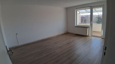 Großzügige 4 Zimmerwohnung zu vermieten - Foto 3