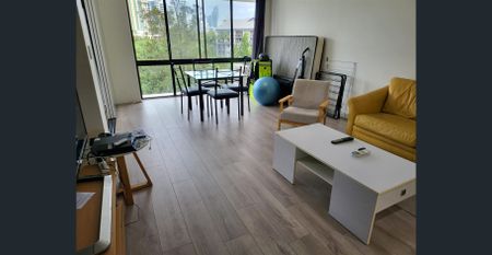 Central Surfers Paradise 2 bedroom with large study furnished apartment - Photo 3