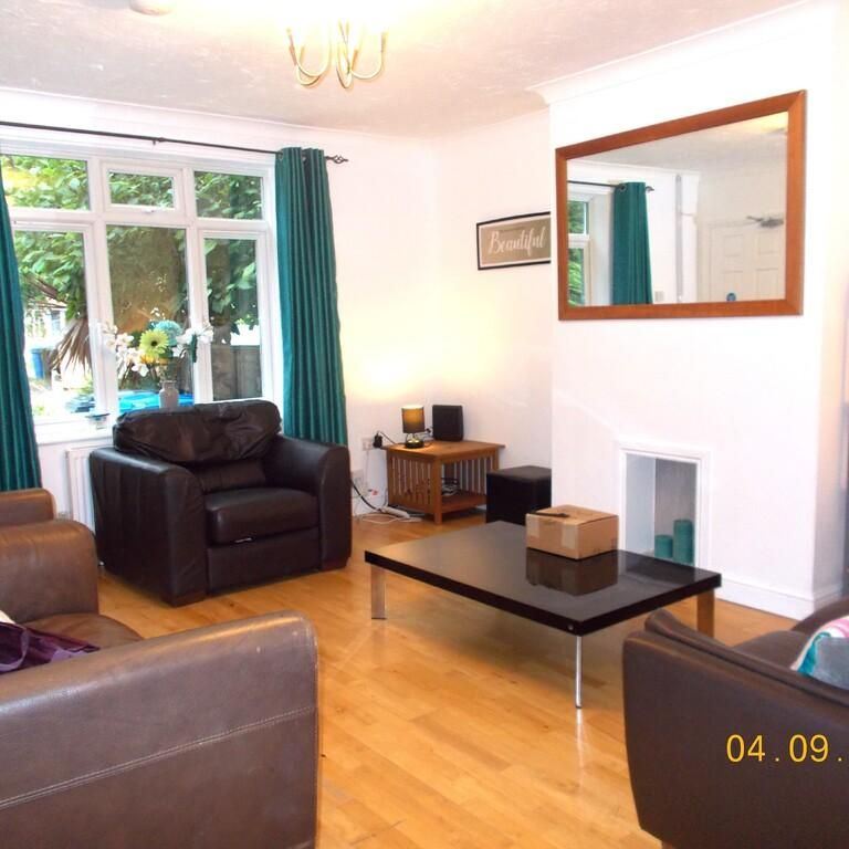 4 bedroom semi-detached house to rent - Photo 1