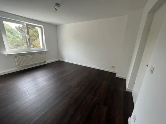 Schön geschnittene 1-Raum-Wohnung mit Stellplatz auf Wunsch mit Einbauküche in Littdorf in der Nähe von Roßwein zu vermieten - Photo 1