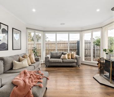 Stylish Family Living in prime location! - Photo 2