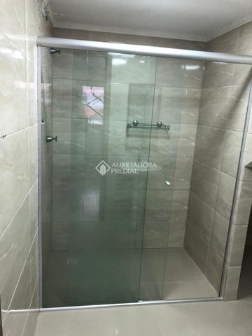 Sobrado com 3 quartos e 150m² para alugar em Fátima, Canoas. - Photo 2