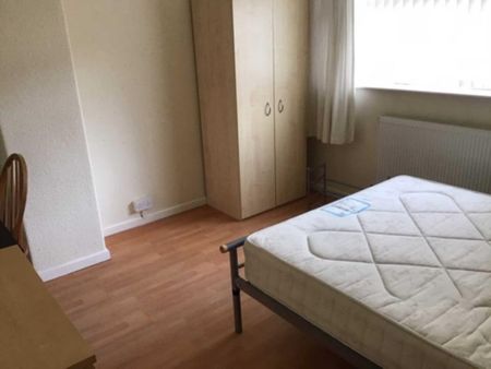 3 bedroom semi-detached house to rent - Photo 3