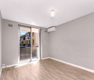 Cute & Modern 1x1 Unit in Secure Complex - Photo 6