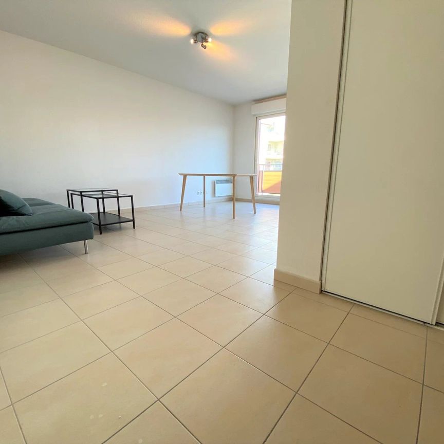 Appartement 2 pièces 46m2 MARSEILLE 8EME 1 014 euros - Photo 1