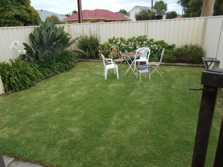 Single Story Unit Close to the Bay! - Photo 3