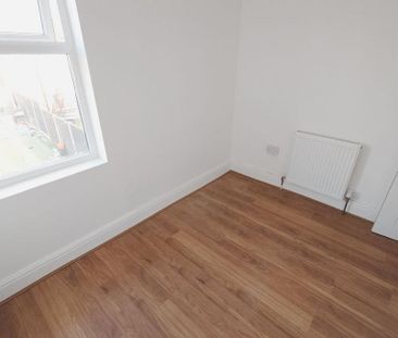 4 bedroom terraced house to rent - Photo 6