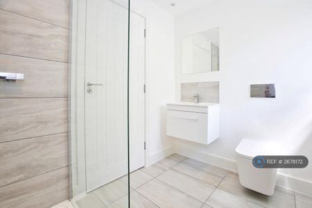 3 bedroom detached house to rent - Photo 3