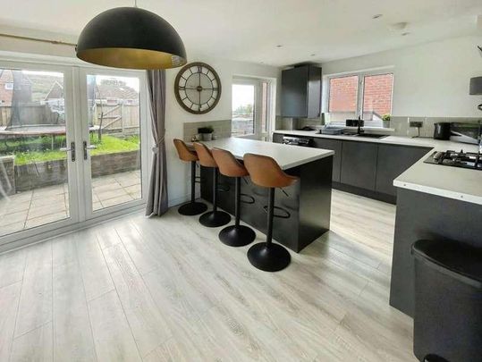 Maes Ty Canol, Baglan, Port Talbot, SA12 - Photo 1