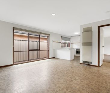 Ideal Family Home in Heart of Craigieburn - Photo 5