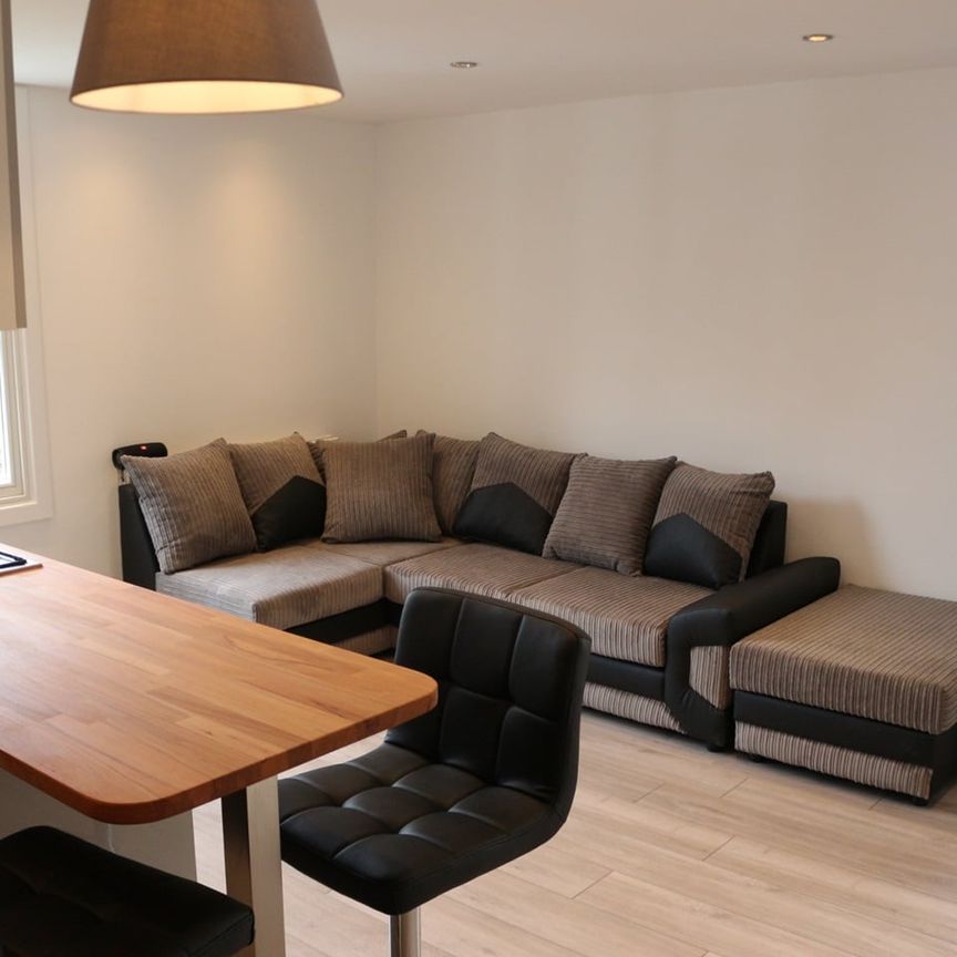 2 Bed Flat, Clapham Road, SW9 - Photo 1