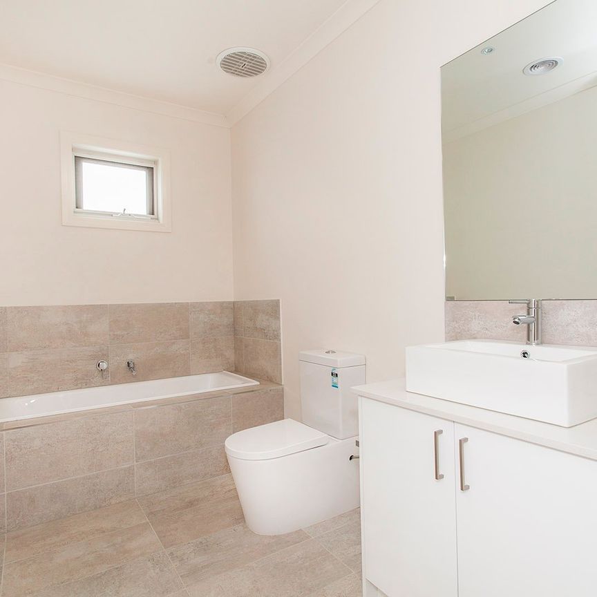 Thinking of selling? Contact our agent - Photo 1