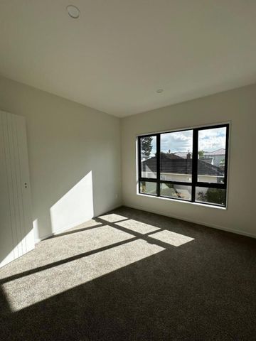 Brand New, Stylish 3-Bedroom Terrace Home with ... - Photo 4