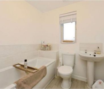 3 bedroom detached house to rent - Photo 6