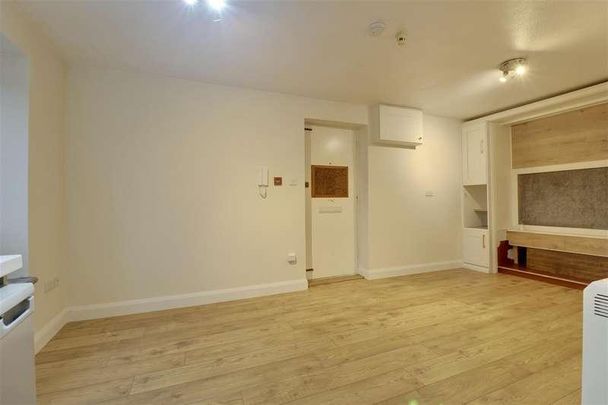 Honeywood Close, Portsmouth, PO3 - Photo 1