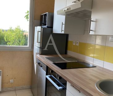 Location Appartement 3 pièces 54m² FONTENAY LE COMTE 85200 - Photo 2