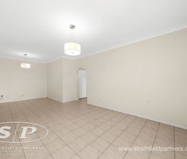 Private Three Bedroom Townhouse - 1 Week FREE Rent - Photo 6