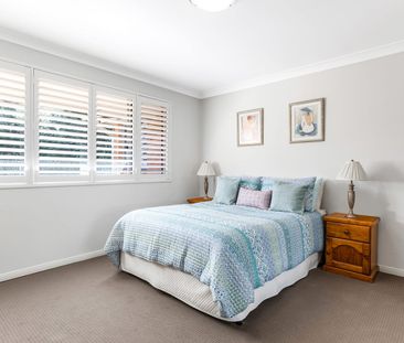 Contemporary top floor apartment - Photo 4