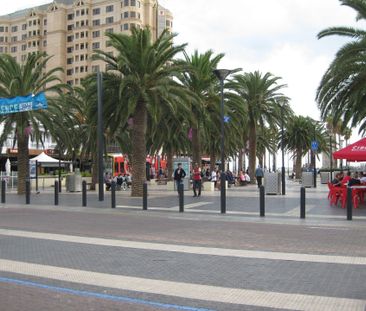 Furnished Apartment in the Heart of Glenelg&excl; - Photo 3