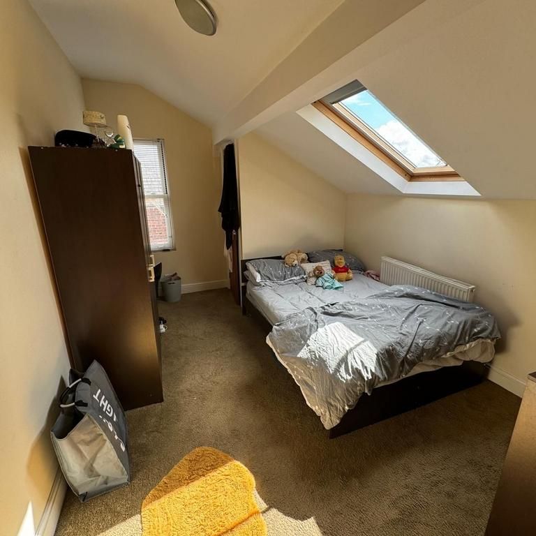 4 bedroom flat to rent - Photo 1
