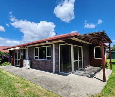 Sunny 3 Bedroom Home - Photo 4