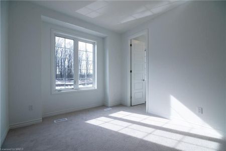 For Lease - 185 Forestwalk Street, Kitchener, Ontario - Photo 4