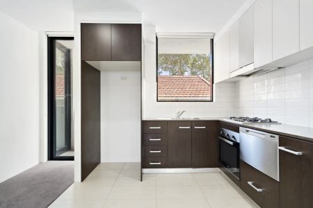 North East Ground Floor Gem in Vibrant Kingsford (ACCESS VIA MIDDLE LANE) - Photo 5