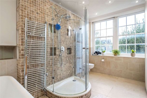 A stylish three double bedroom upper maisonette within the heart of Islington on this quiet residential road. - Photo 1