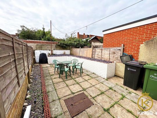 4 bedroom terraced house to rent - Photo 1