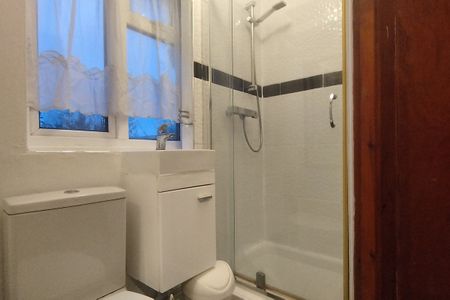 Sycamore Avenue, LONDON - Photo 2