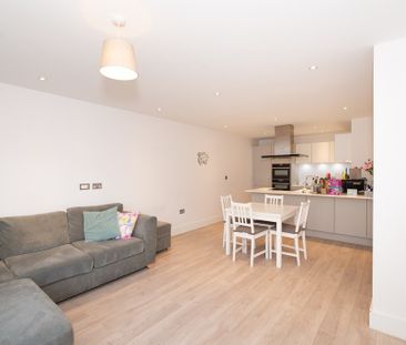 2 Bedroom Apartment, Oval Road, Croydon - Photo 4