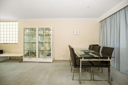 Beautiful Two Bedroom Apartment with Sea Views in the Heart of Glenelg - Photo 5