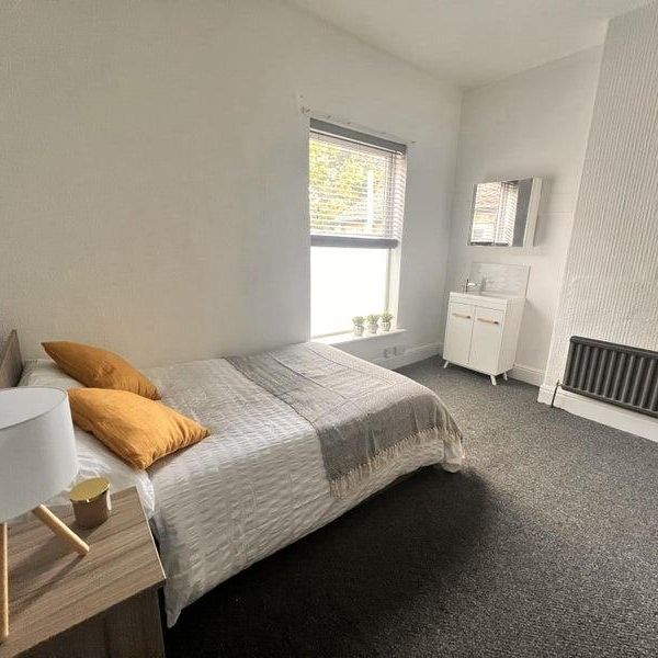 1 bedroom in a house share to rent - Photo 1
